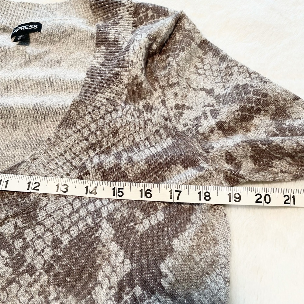 Women’s Express V-Neck Metallic Sweater - Picture 11 of 16